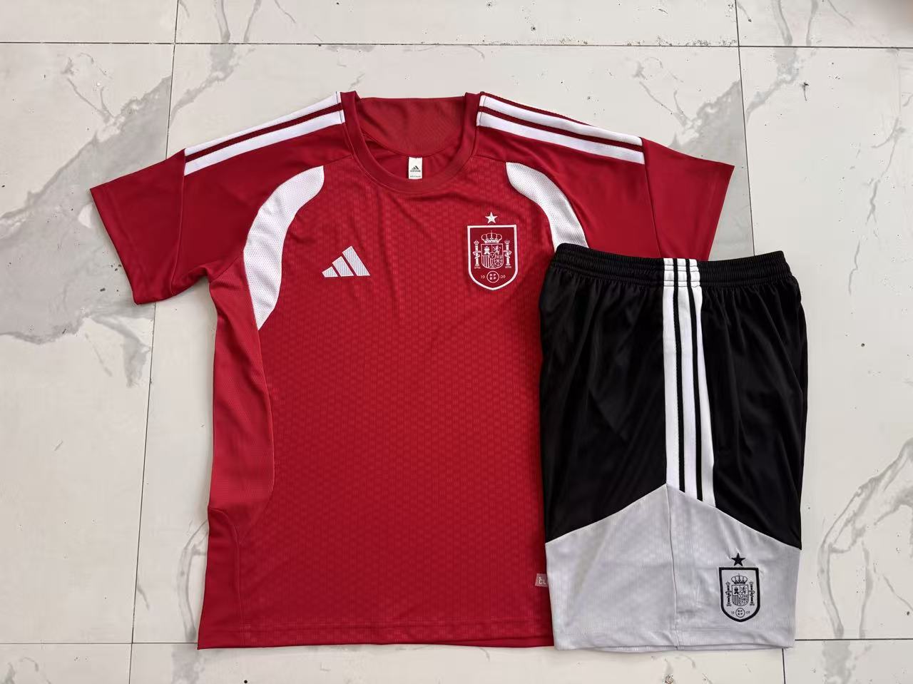 Completo Spagna 2026 Rosso
